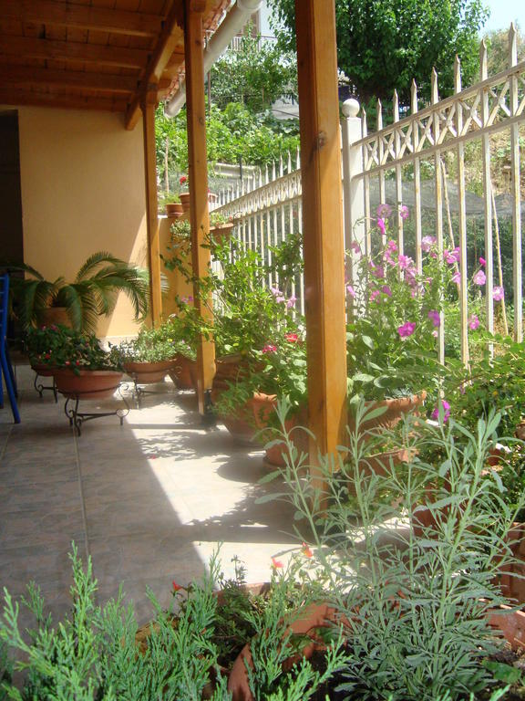 Hotel Angela à Loutra Edipsou  Extérieur photo
