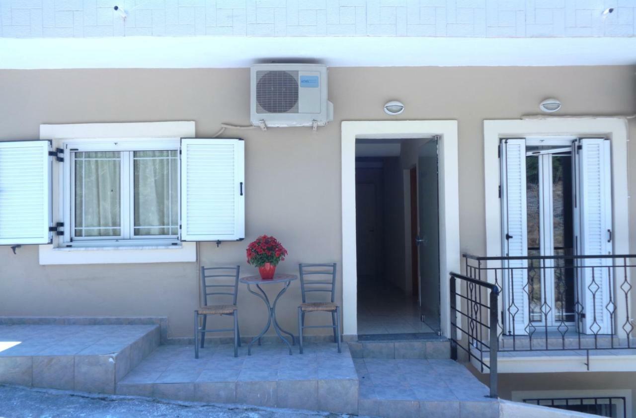 Hotel Angela à Loutra Edipsou  Extérieur photo